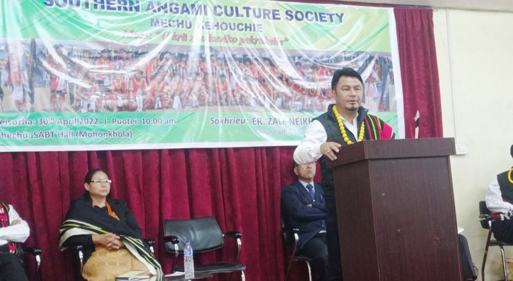 Advisor Er Zale Neikha addressing the Southern Angami Culture Society general meeting organized at SABT hall, Kohima on April 30. (Morung Photo)